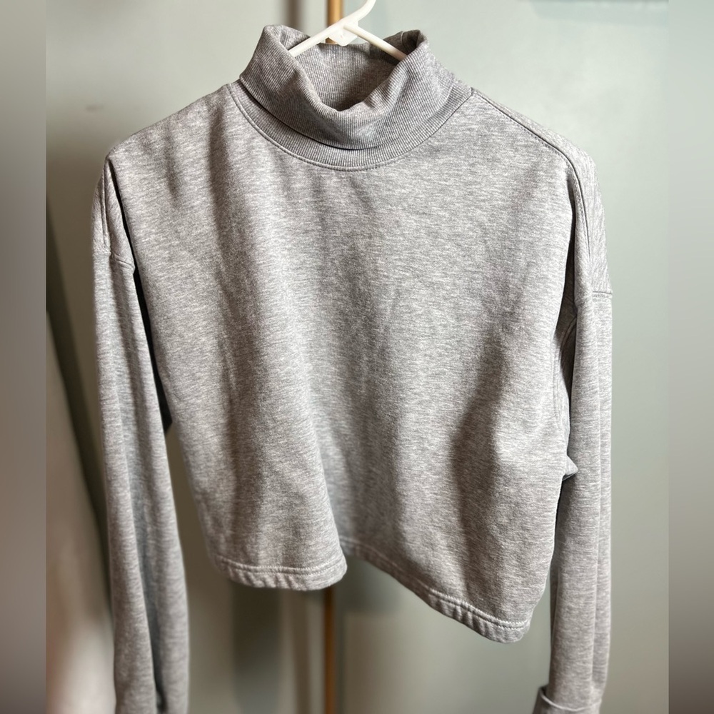 H&M Gray Cropped Boxy Sweatshirt